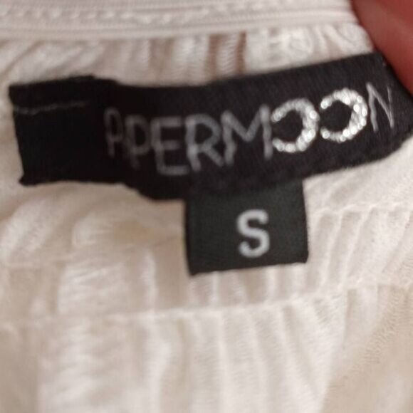 PAPERMOON WHITE OFF-THE-SHOULDER SMOCKED BLOUSE SZ.S EUC. - Picture 4 of 6